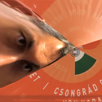 mindeközben