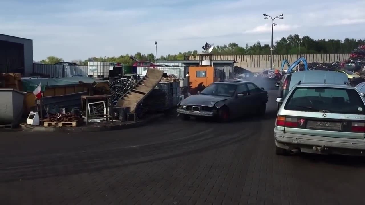 BMW E36 Junkyard - Coub