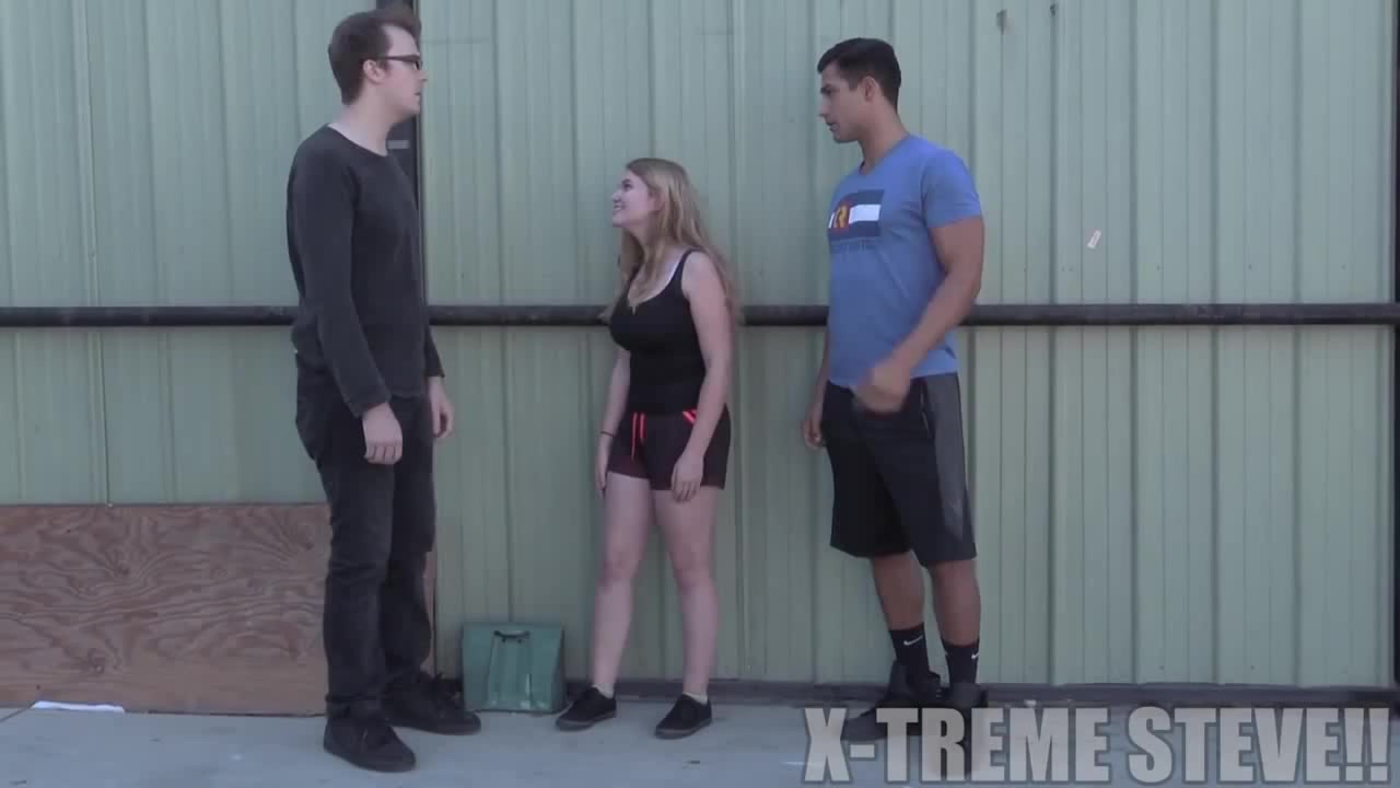 Onam pechka oldida yalangoch turadi va jinsiy aloqada boladi