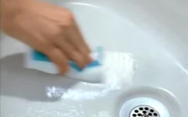 Yashirin kamerali qiz vaginasini yuvadi