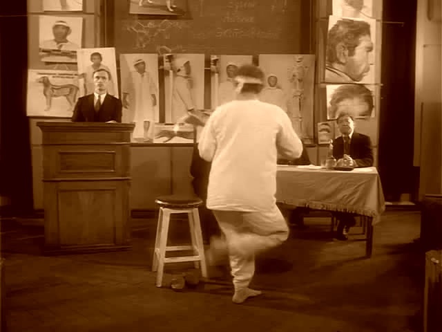 Только бросив пить он понял что не так хорошо и танцует. Gif рок н ролл. Рок-н-ролл танец гиф. Собачье сердце полиграф полиграфович шариков. Шариков с балалайкой собачье сердце.