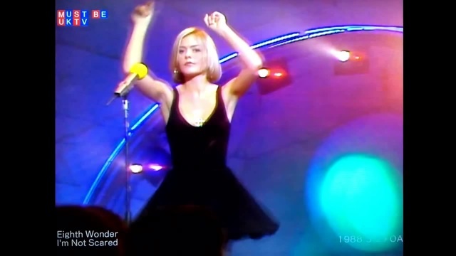 Patsy Kensit - Eighth Wonder - I'm Not Scared (1988 The Roxy) - Coub